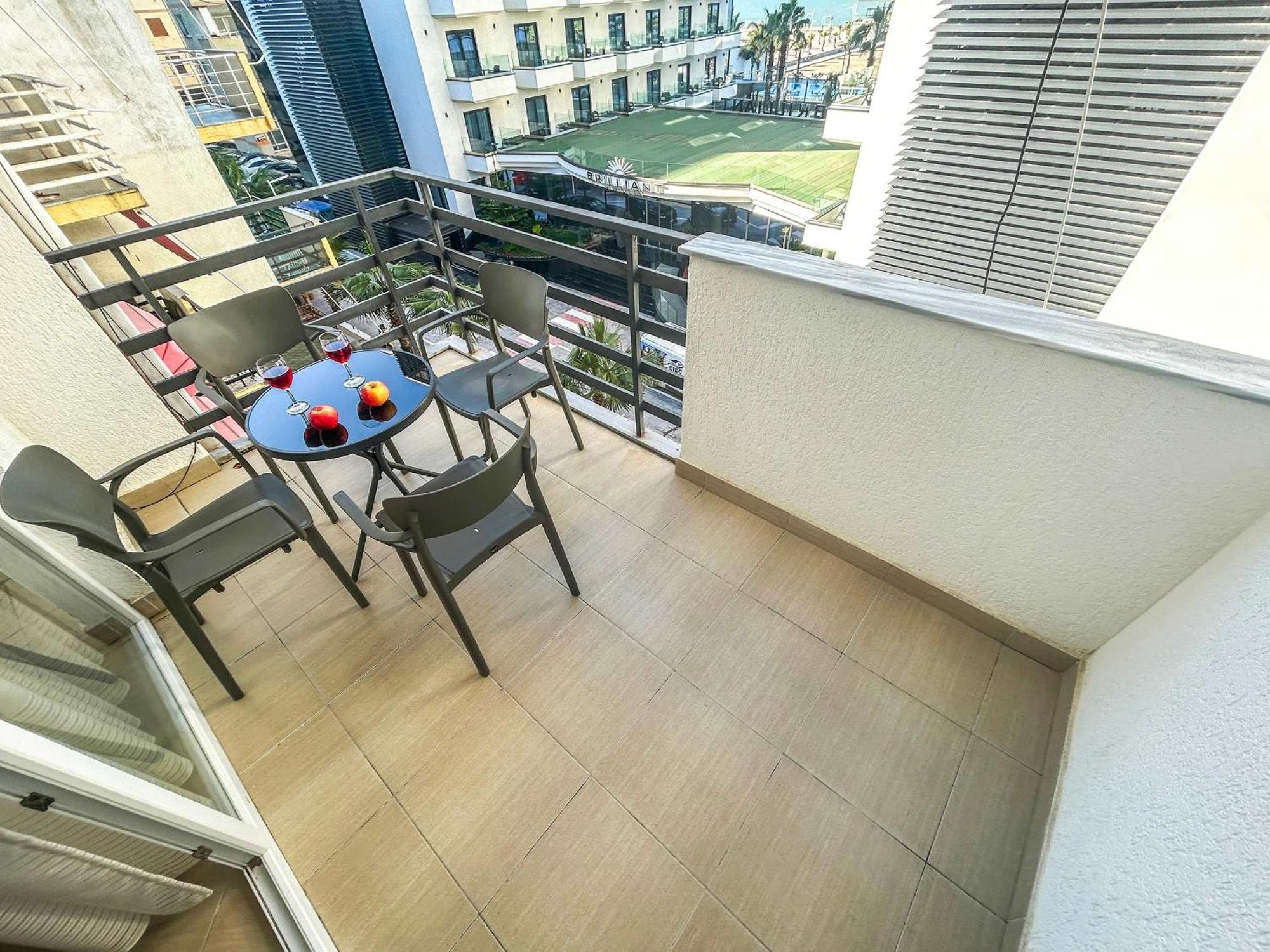 Spacious Living 828